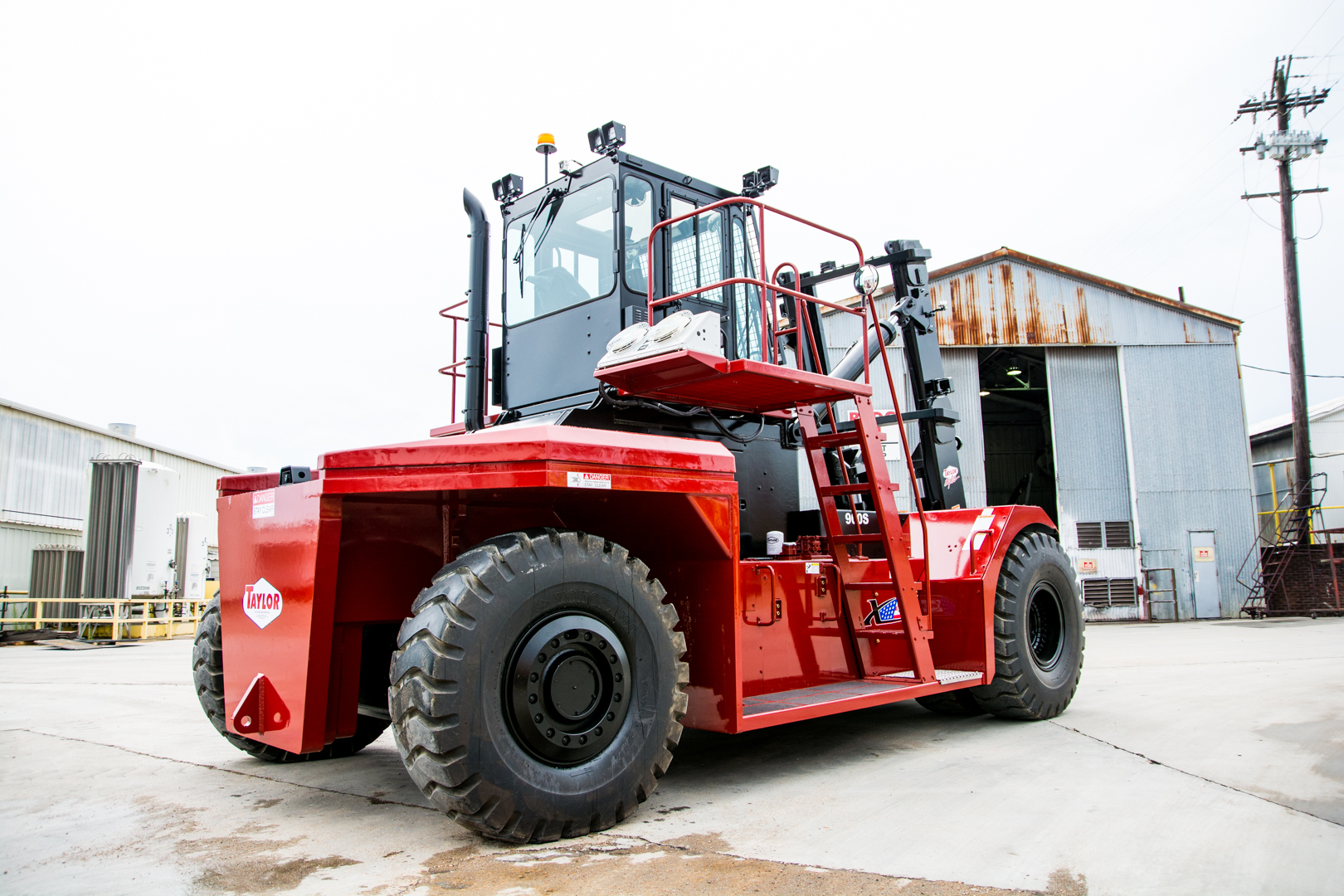 X-900S High Capacity Pneumatic Tire Forklift | Taylor Machine Works